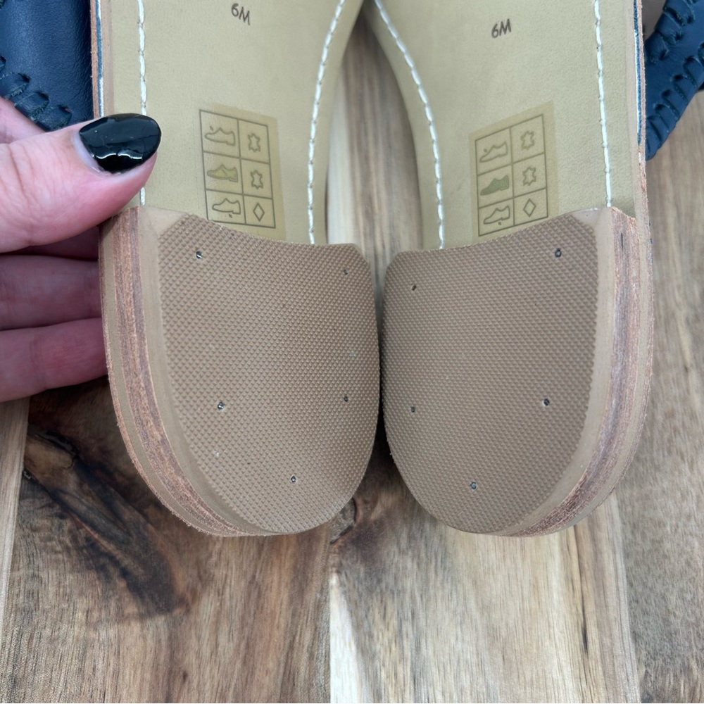 Jack Rogers Navy Blue and Tan Leather Flat Sandals Womens Size 6 Medium - Picture 10 of 10